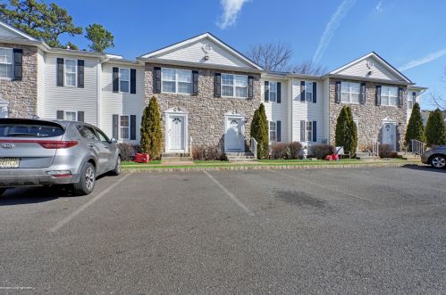 79 Aspen Ct, Lakewood, NJ 08701-4331
