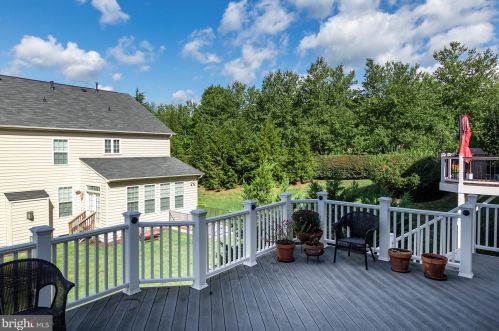 18345 Mid Ocean Pl, Leesburg VA 20176-7451 exterior