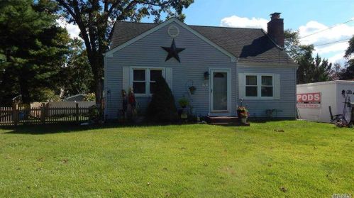 76 Park Dr, Huntington Station, NY 11746-2506
