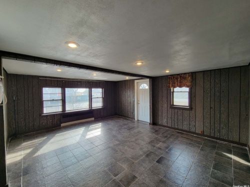 14-11 Cross Bay Blvd, Far Rockaway NY  exterior