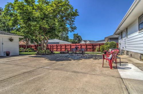 8250 Jackson Ave, Hammond IN  46321-1633 exterior