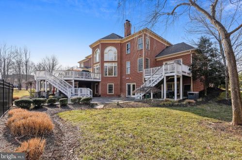 19228 Charandy Dr, Leesburg VA 20175-7215 exterior