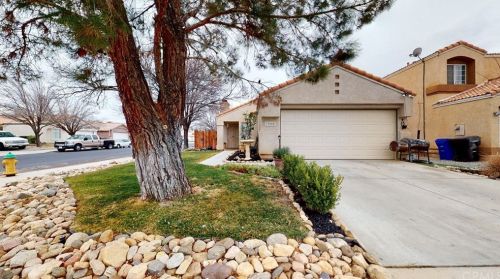 13665 Monterey Ct, Victorville, CA 92392-6361