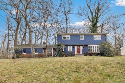 81 Garwood Rd, Bridgeport, CT 06611-2232