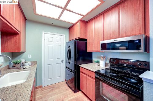 315 Dursey Dr, Pinole, CA 94564-2665