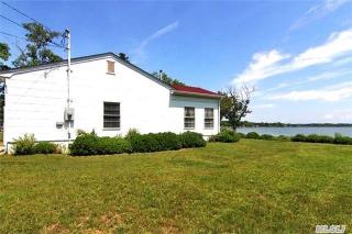 290 Old Cove Blvd, Southold, NY 11971-1317