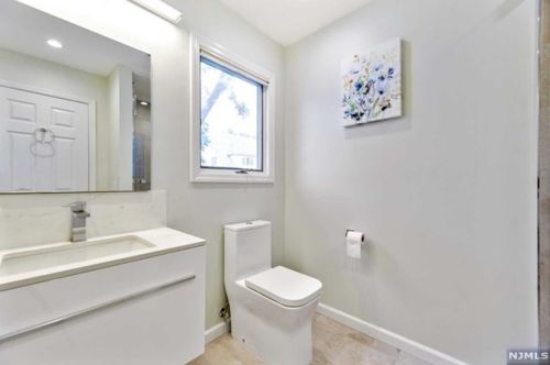 28 Iris Cir, Ridgewood NJ  07452-3428 exterior