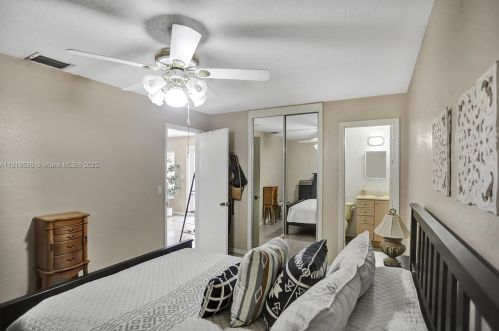 7215 15th Ave, Hialeah FL  33014-3805 exterior