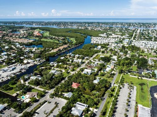 2832 Weeks Ave, Naples, FL 34112-5700