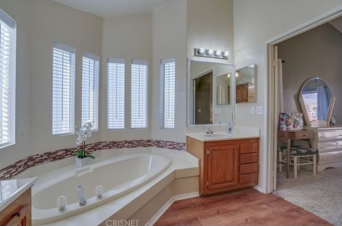 28101 Vista View Dr, Santa Clarita CA  91351-5710 exterior