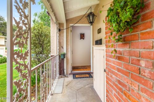 1873 Los Encinos Ave, Glendale CA  91208-2221 exterior