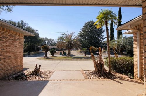 190 Country Club Rd, Shalimar FL  32579-1634 exterior