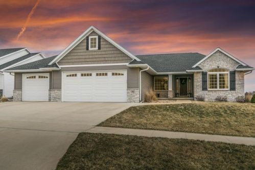 301 Ridge View Dr, Oasis, IA 52358-8002