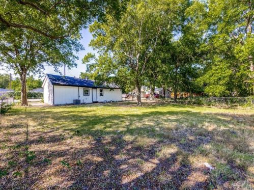 1602 Brazos Ave, Cleburne TX  76031-3309 exterior