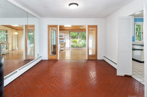 24 Twin Hills Rd, Stamford CT  06903-4614 exterior