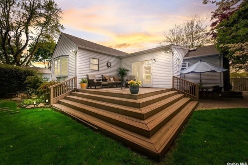 754 Carman Ave, Westbury, NY 11590-6426