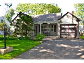 1745 Simpson St, Saint Paul, MN 55113-6257
