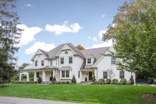 35 Pleasant St, Tokeneke, CT 06820-5230
