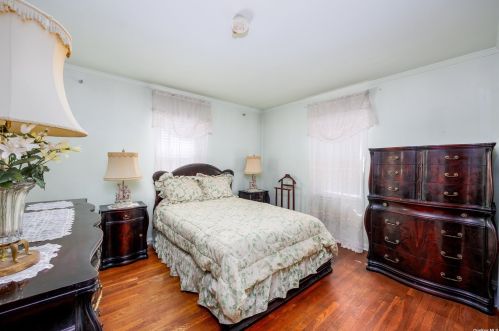 86 Diamond St, Floral Park NY  11003-4216 exterior