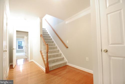 209 Hawks View Sq, Leesburg VA  20175-4103 exterior