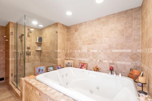 2111 Skipper Ct, North Bellmore NY  11710-3011 exterior