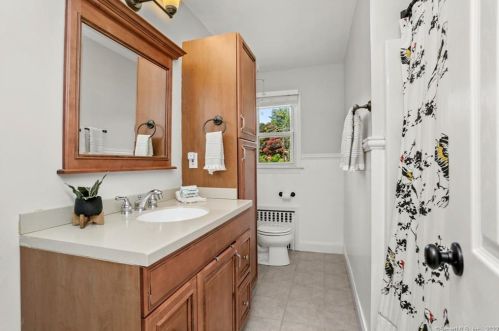 80 Chatfield Dr, Bridgeport CT exterior