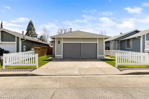 517 Empire Dr, Ukiah, CA 95482-7206