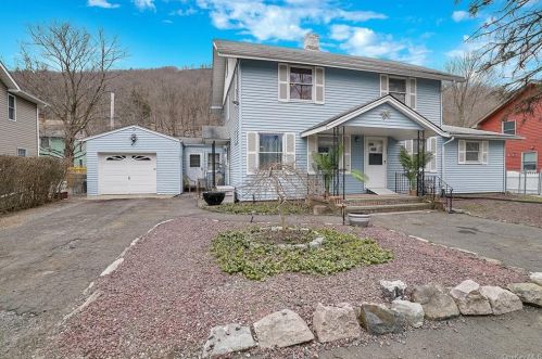 101 Village Rd, Tuxedo Park, NY 10987-4506