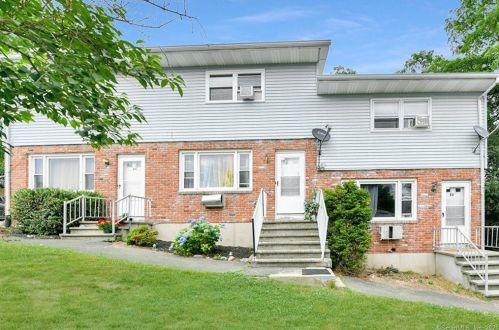 82 Buckridge Rd, Waterbury, CT 06704-1208