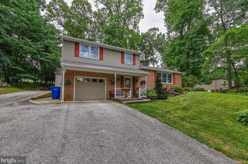 6171 Longview Dr, Spring Grove, PA 17362-8888