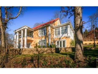 2816 Stone Dr, Kingsport, TN 37660-6703