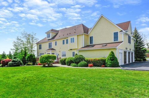 31 Under Cliff Rd, Bridgeport, CT 06611-2546