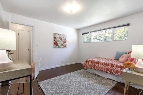 1438 Miramonte Ave, Los Altos CA 94024-5640 exterior