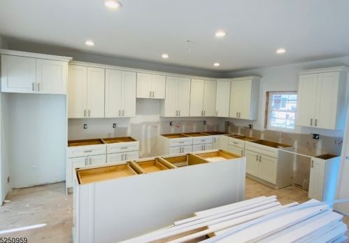 90 Kipling Ave, Springfield NJ  07081-3216 exterior