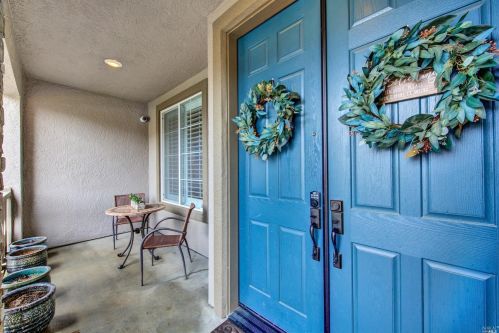 585 Topeka Ln, Vacaville CA 95687-4353 exterior