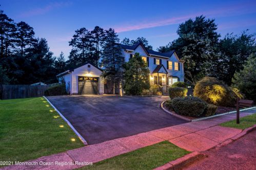 134 Colonial Dr, Lakewood, NJ 08701-5850