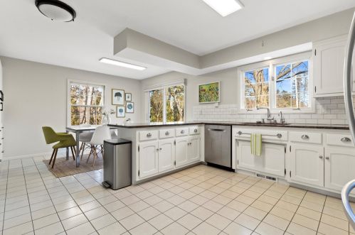 1100 Donges Ct, Milwaukee WI  53217-1412 exterior