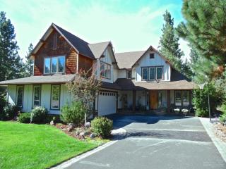 2062 Cabot Lake Ct, Bend, OR 97701-5574