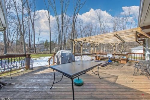 38 Cross Rd, Greystone Park NJ 07950-3207 exterior