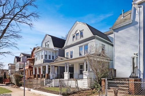 1045 Hunterdon St, Newark NJ  07112-2412 exterior