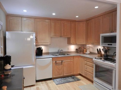 14 Perch Dr, Mahopac, NY 10541-1936