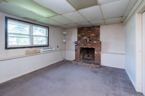 38 Pieper Dr, Wallingford CT  06492-2016 exterior