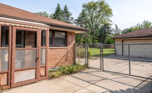 4124 89, Milwaukee WI 53228-2210 exterior