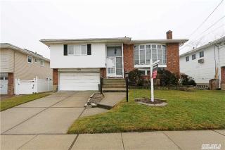 3439 Park Ave, Rockville Centre, NY 11572-4357
