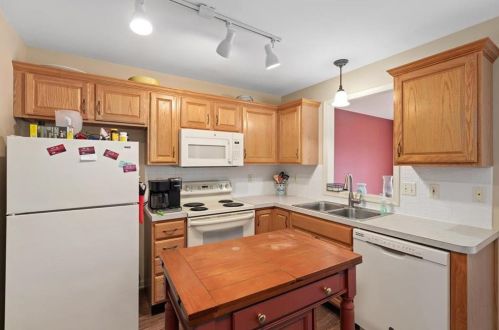 4 Saratoga Ct, Easton PA  18040-1046 exterior