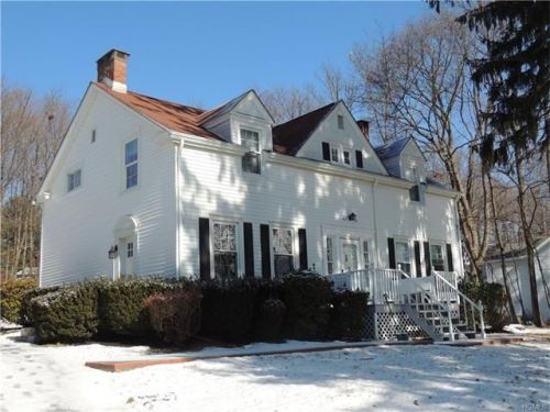 45 Hillside Ter, Monroe, NY 10950-2534