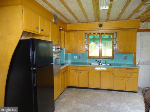 122 Arnot St, Arnots Addition, PA 17970-1103