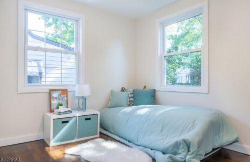 1058 Mayfair Dr, Rahway NJ  07065-1909 exterior