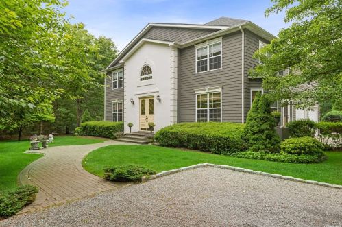 9 Corbett Dr, East Quogue, NY 11942-3840