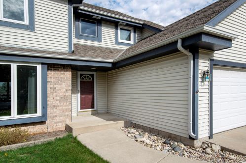 2455 Fox River Pkwy, Waukesha, WI 53189-7766